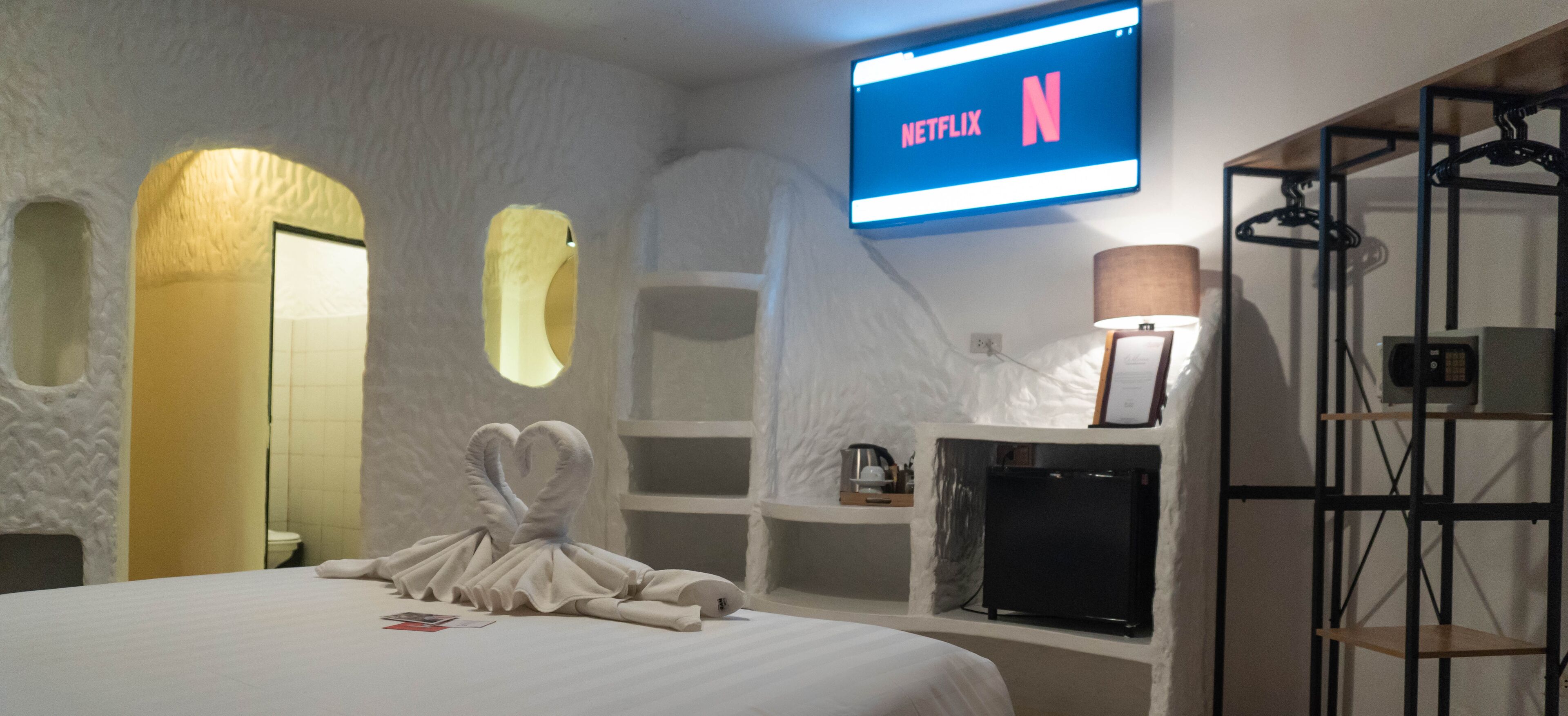 Double Room with Balcony and Sea View | Ropa de cama de alta calidad y colchones con acolchado adicional