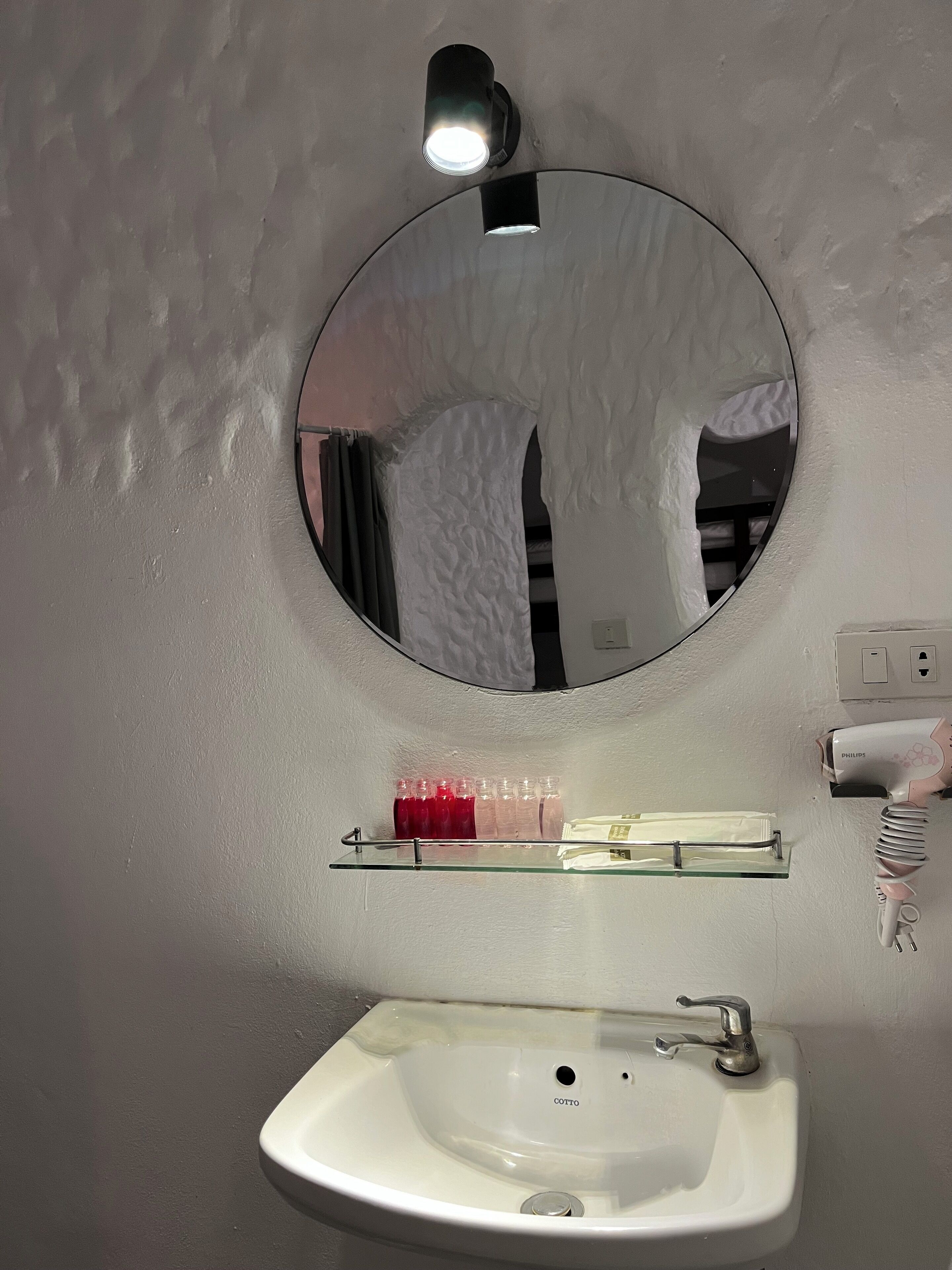 family suite with balcony and sea view | bathroom | shower, rainfall showerhead, free toiletries, hair dryer