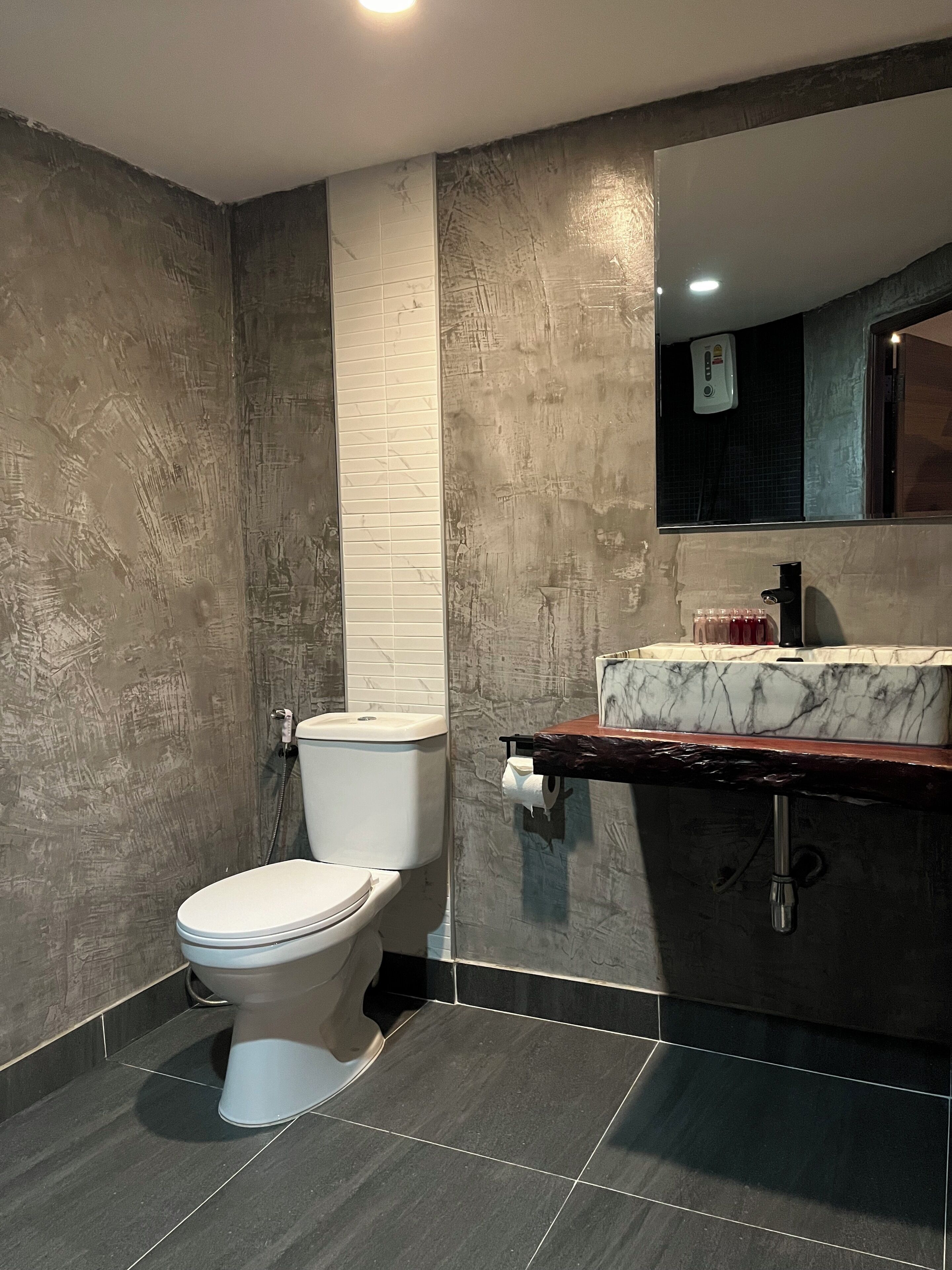 double room with sofa bed | bathroom | shower, rainfall showerhead, free toiletries, hair dryer