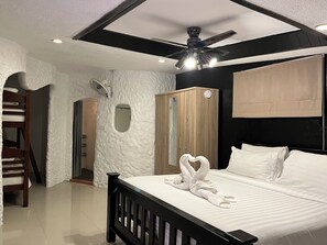 Family Suite with Balcony and Sea View | 1 quarto, roupas de cama premium, camas com colchões pillow-top