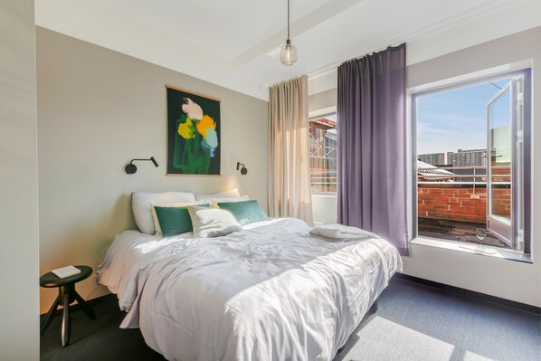 Superior Three-Bedroom Apartment For Five with balcony