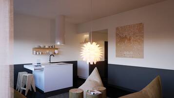 Een moderne keuken met een centraal eiland, houten stoelen en een bijzondere lamp.