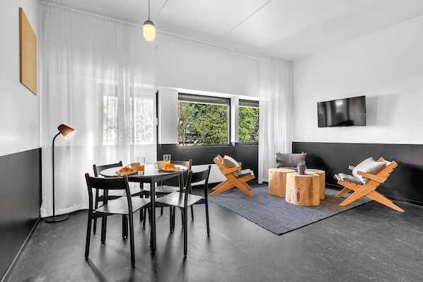 Three-Bedroom Apartment For Five | Living room | Flat-screen TV