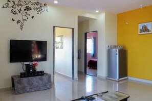 Comfort House, 5 Bedrooms | Living room - GuestHouser 5 BHK Bungalow 4435 (Mahabaleshwar)