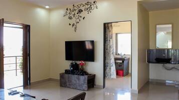 Comfort House, 5 Bedrooms | Living room