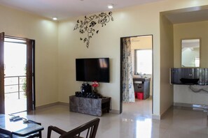 Comfort House, 5 Bedrooms | Living room - GuestHouser 5 BHK Bungalow 4435 (Mahabaleshwar)