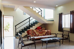 Lobby lounge - GuestHouser 5 BHK Bungalow 4435 (Mahabaleshwar)