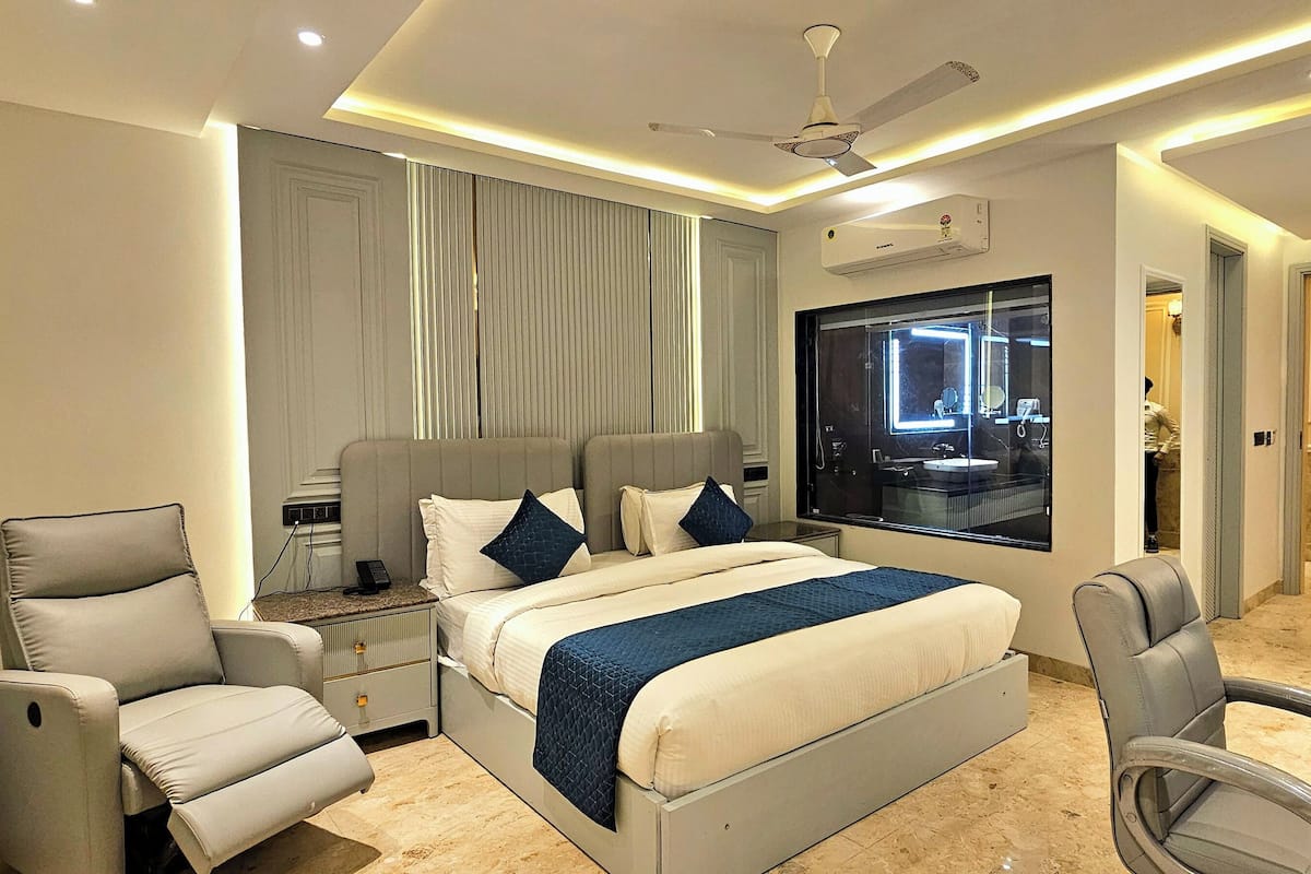 Luxe kamer | 1 slaapkamer, luxe beddengoed, een minibar, een bureau