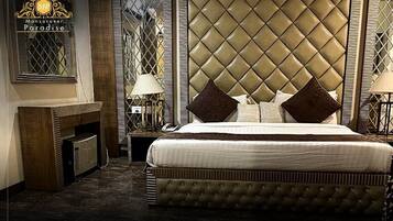 Paradise Suite Room | 1 bedroom, premium bedding, minibar, desk