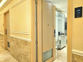 Luxury Room | 1 bedroom, premium bedding, minibar, desk