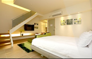 樓中樓客房, 陽台 | 羽絨被、Tempur-Pedic 床墊、迷你吧、免費無線上網