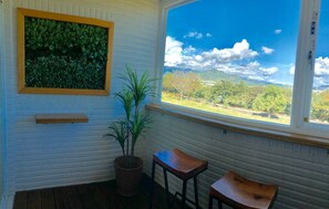 Down duvets, Tempur-Pedic beds, minibar, free WiFi - Green Villa (Taitung)