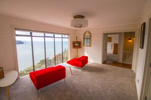 Deluxe 5 Bedroom Villa | Living area - Orewa Cliff Top Holiday Home (Orewa)