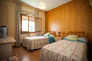 Blackout curtains, free WiFi, bed sheets - Hospederia del Comendador (Ocana)