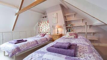 Cottage, 2 Bedrooms | 2 bedrooms, travel cot, free WiFi