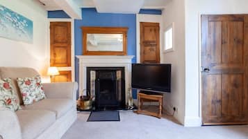 Cottage, 2 Bedrooms | Living room | LCD TV, DVD player