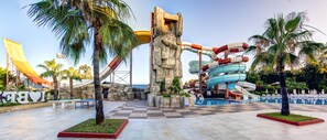 2 indoor pools, 2 outdoor pools, sun loungers, lifeguards on site - Bera Hotel Alanya - Halal All Inclusive (Alanya)