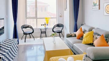 Two-Bedrooms Apartment | Desk, free WiFi