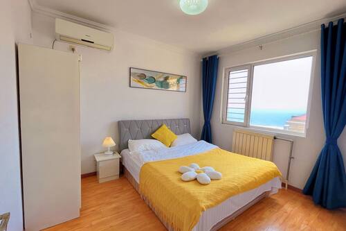 Apartament, 2 dormitoris | Sala d'estar | Televisor de pantalla plana