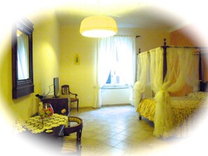 In-room safe, desk, soundproofing, free cots/infant beds - Locanda dei Fiori (Pistoia)