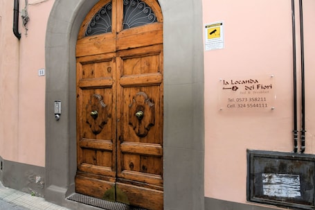 Entrada de la propiedad. Locanda dei Fiori