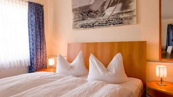 Double Room | Desk, free cribs/infant beds, rollaway beds, free WiFi