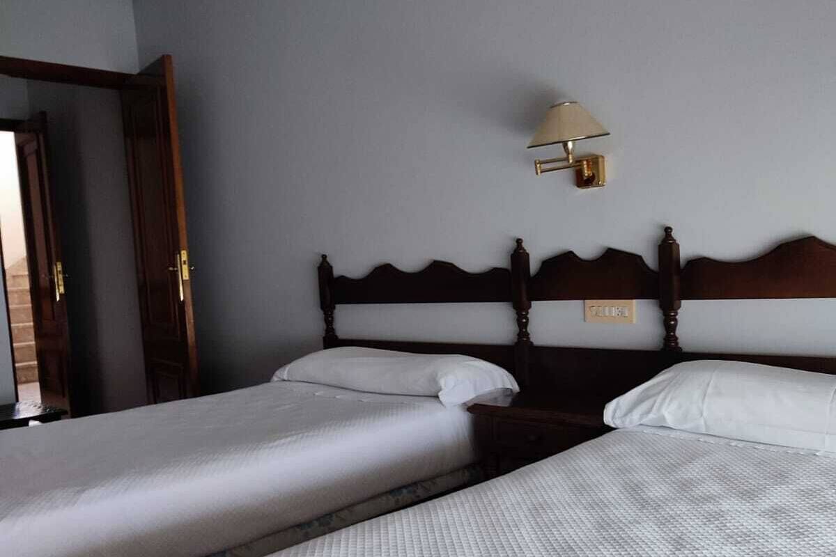 Standard Double Room | Free WiFi, bed sheets