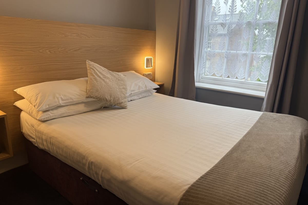 Chambre Double, salle de bains commune