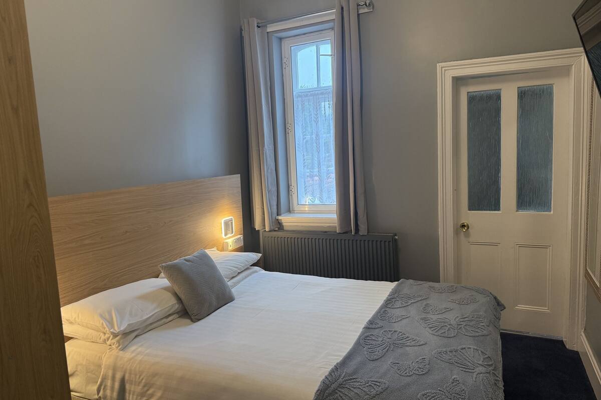 Chambre Double Standard, salle de bains attenante