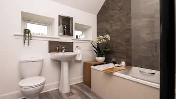 Signature House, 3 Bedrooms (Lodge 3) | Bathroom | Free toiletries, hair dryer, towels, soap