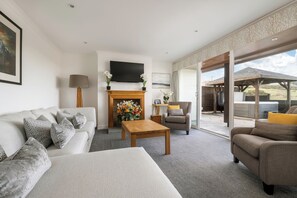 Signature House, 3 Bedrooms (Lodge 3) | Living area | 47-inch Smart TV with digital channels, DVD player, toys - Elderburn Luxury Lodges (St. Andrews)