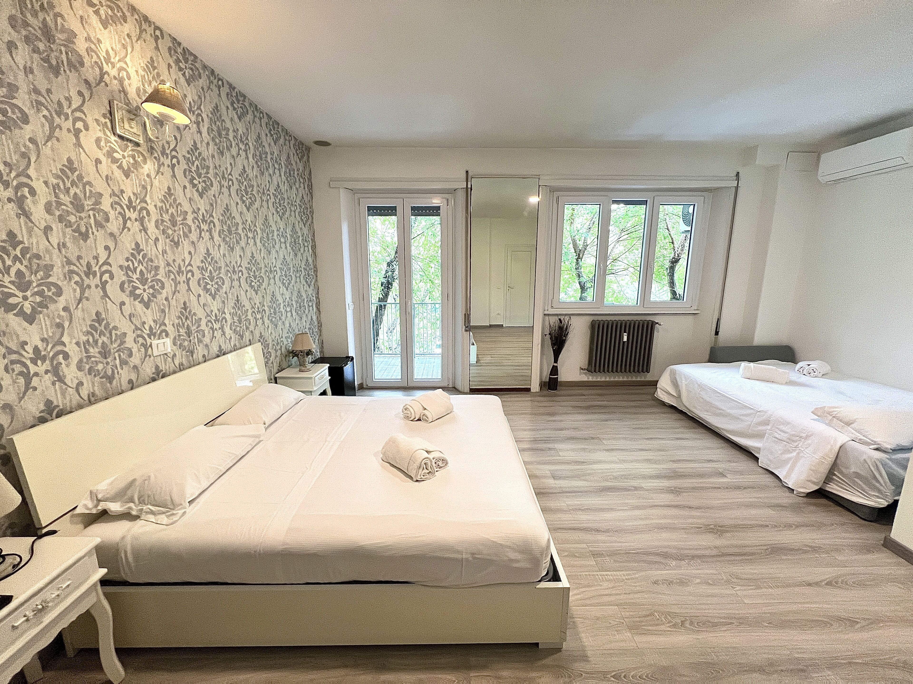 Huone, kylpyhuone makuuhuoneen yhteydessä | Työpöytä, ilmainen Wi-Fi, vuodevaatteet