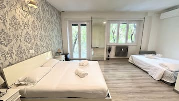 Zimmer, mit Bad | Schreibtisch, kostenloses WLAN, Bettwäsche