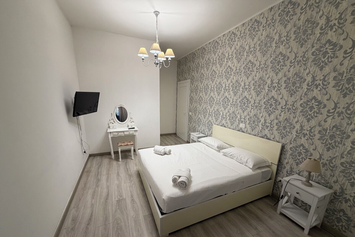 Apartment | Desk, WiFi (free), bed sheets