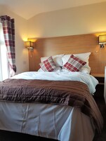 Kahden hengen deluxe-huone, 1 parisänky, merinäköala, meren rannalla | Egyptinpuuvillaiset lakanat, ylelliset vuodevaatteet, työpöytä