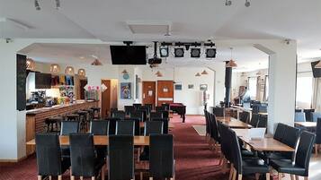 Aperto a colazione, pranzo e cena