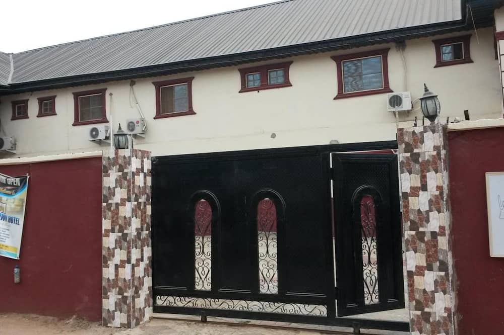 Kings Crown Hotel