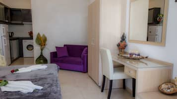 Iron/ironing board, free WiFi, bed sheets
