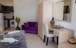 Tabla de planchar con plancha, wifi gratis, ropa de cama