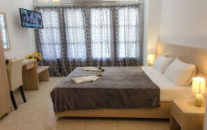 Superior Studio | Iron/ironing board, free WiFi, bed sheets - Polykratis Rooms (Skiathos)