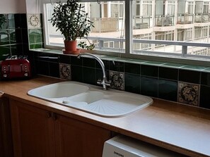 Apartment, Private Bathroom | Private kitchen - Bright 3 Bed in Central London (London)