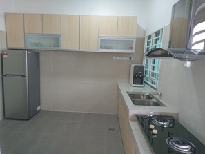 Family House, 4 Bedrooms | Private kitchen