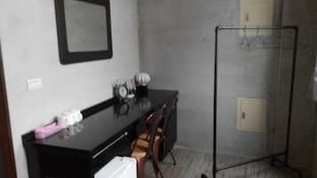 Family Quadruple Room | Room amenity