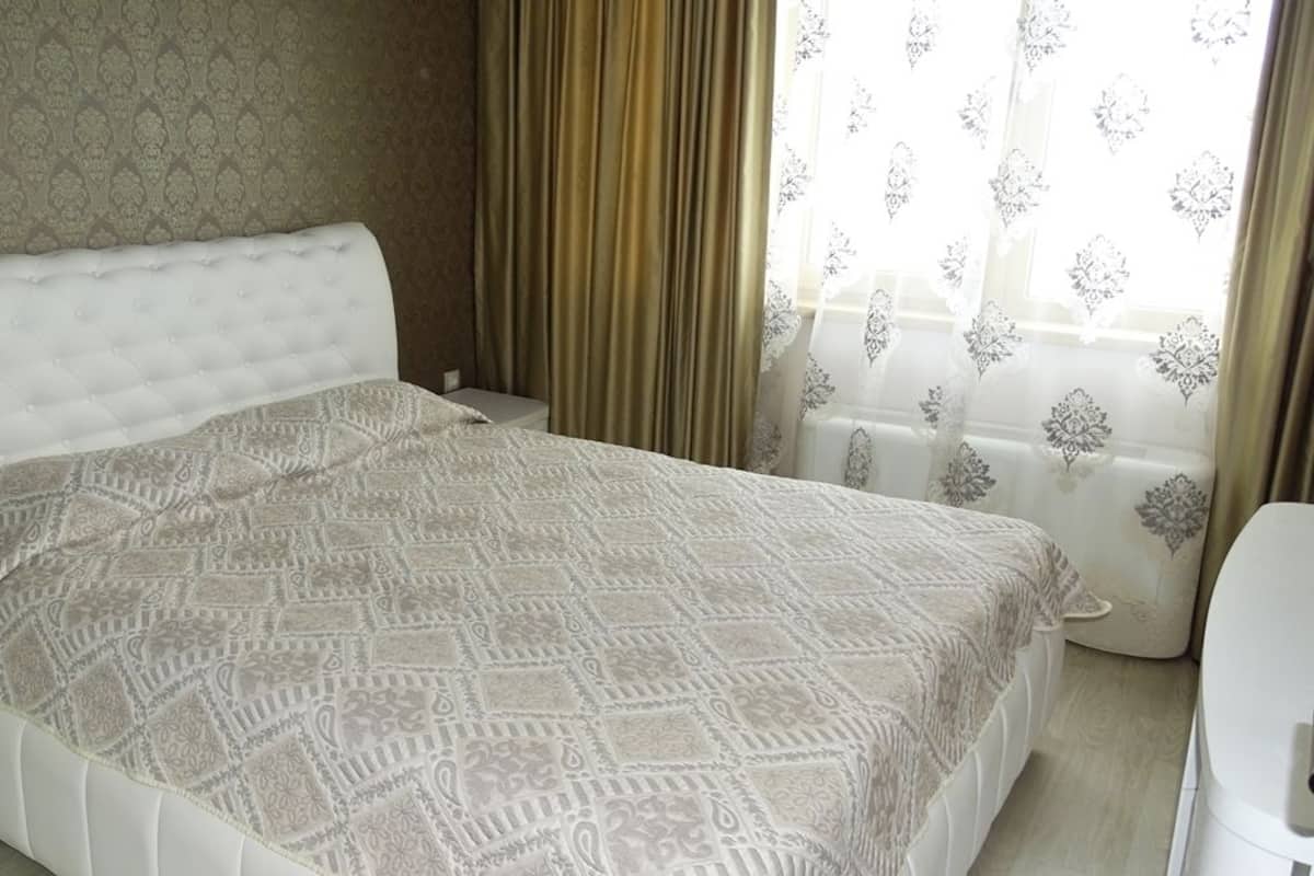 Premium bedding, individually decorated, individually furnished, desk