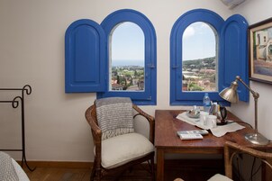 高级双人房, 1 张双人床或 2 张单人床, 海洋景观 | 迷你吧、客房内保险箱、办公桌、免费婴儿床