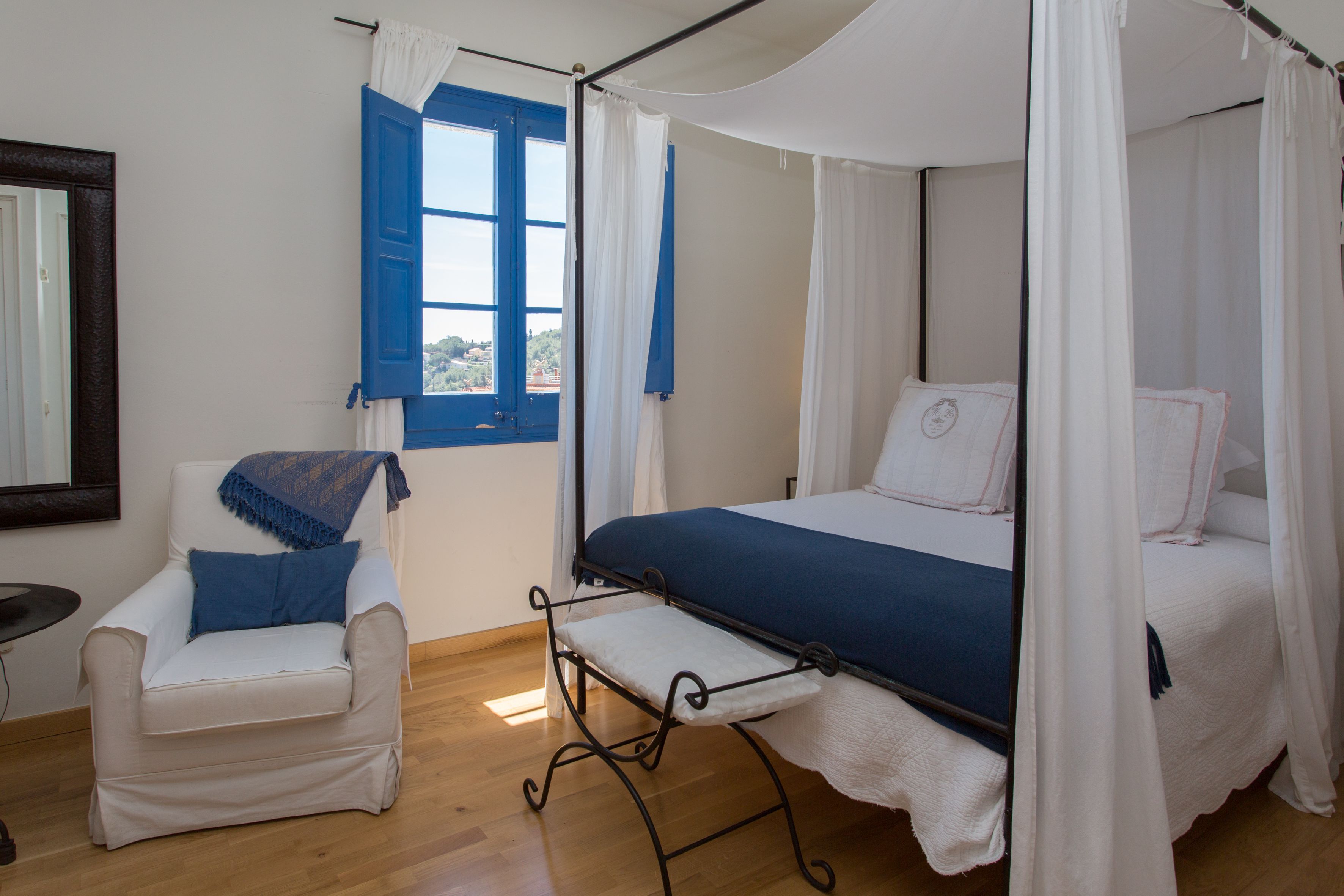 superior double room, 1 double or 2 single beds, ocean view | minibar, in-room safe, desk, free cots/infant beds