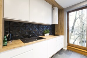 Premium-Apartment, 1 Schlafzimmer, Balkon | Eigene Küche | Kühlschrank, Ofen, Herdplatte, Geschirrspüler