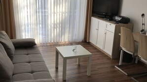 Apartment, 1 Bedroom | Desk, cots/infant beds, bed sheets - Hotel Esinger Hof garni (Tornesch)