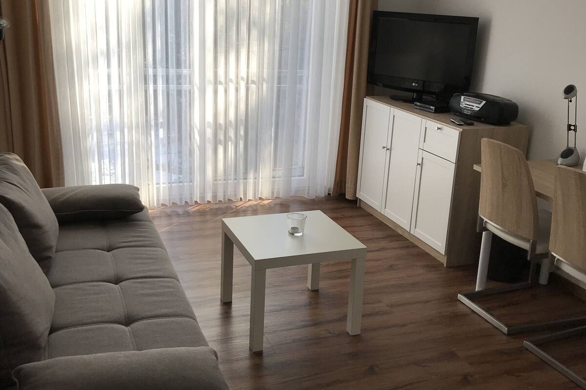 Apartment, 1 Bedroom | Desk, cots/infant beds, bed sheets