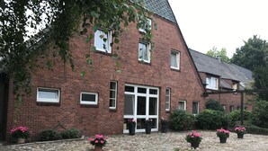 Front of property - Hotel Esinger Hof garni (Tornesch)